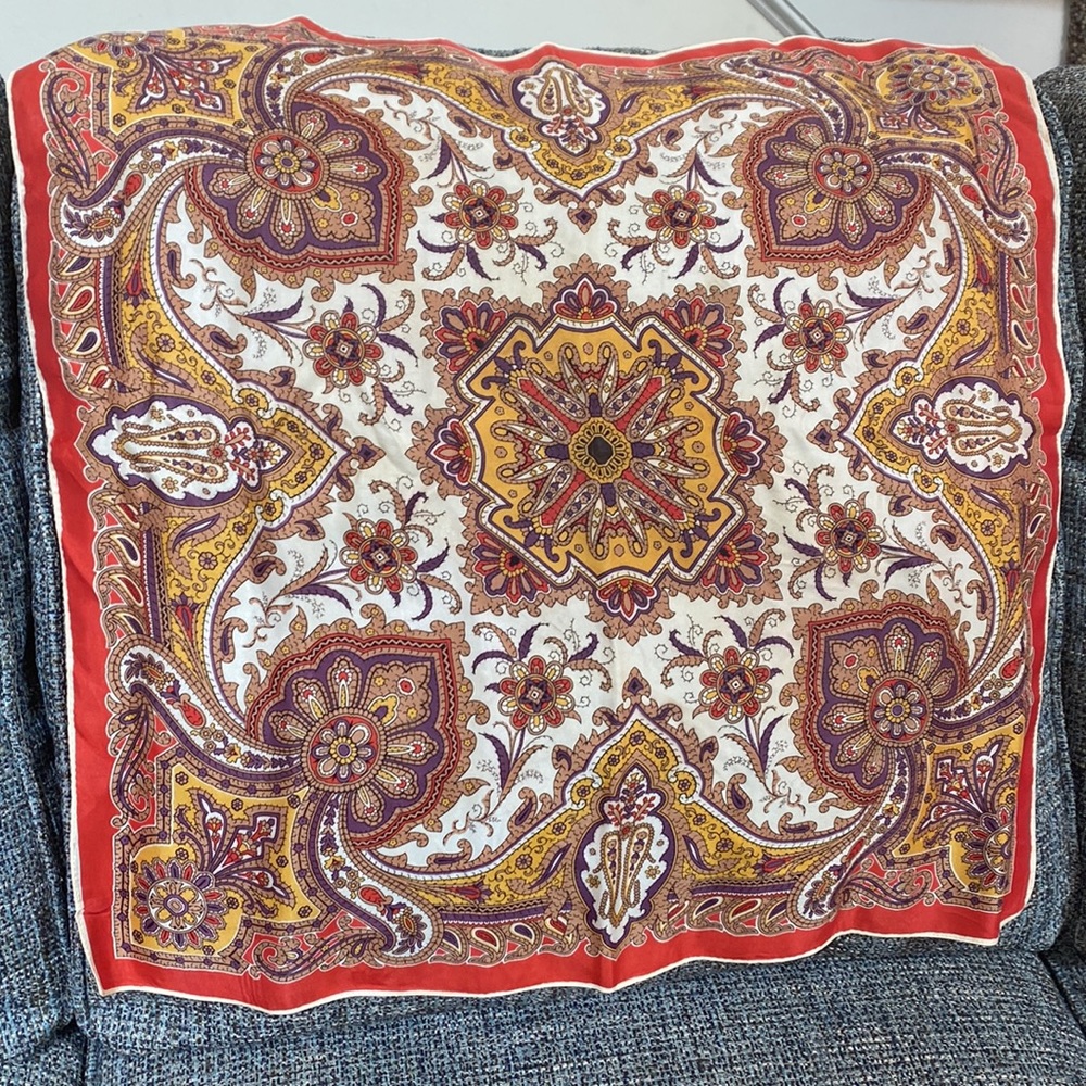 VTG Colorful Scarf and Gold Tone Clip - Picture 3 of 8